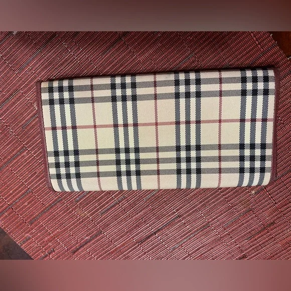 💎Burberry long Wallet with Kisslock gold tone hardware would look cute on chain - Picture 4 of 13